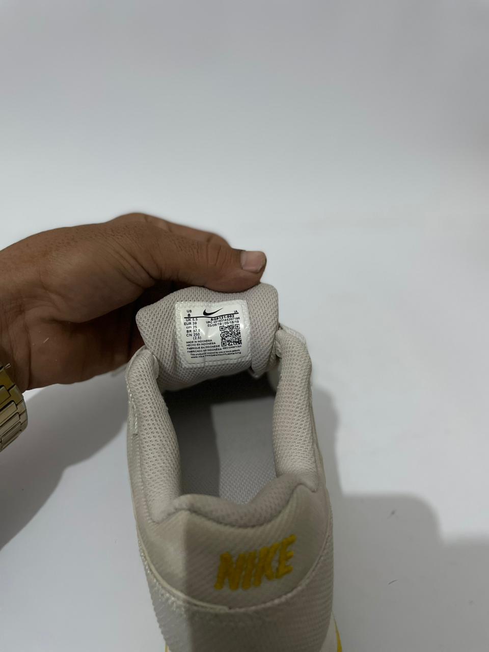 NIKE GREY RUNNING SHOES