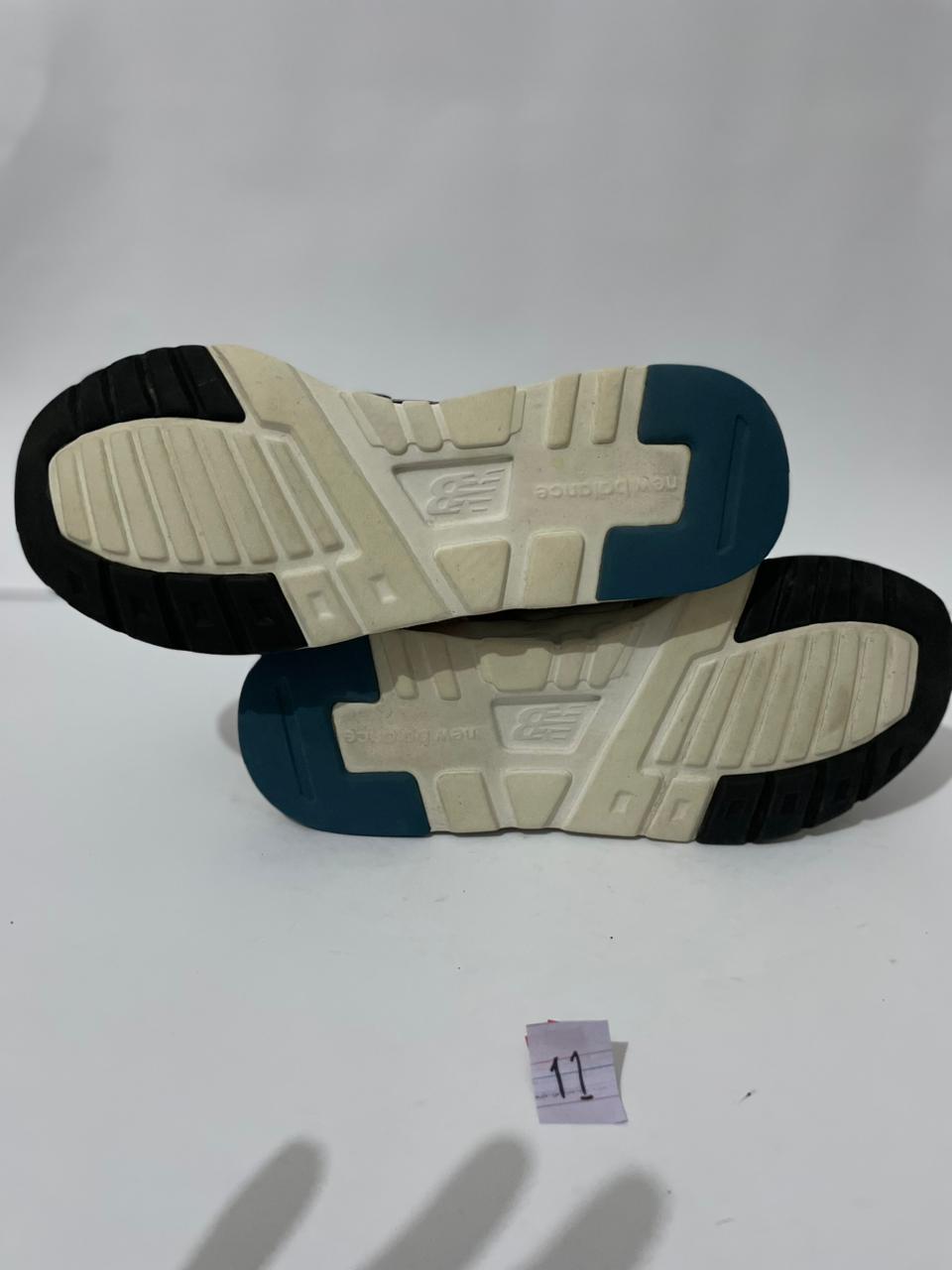 NEW BALANCE GREY SNEAKER