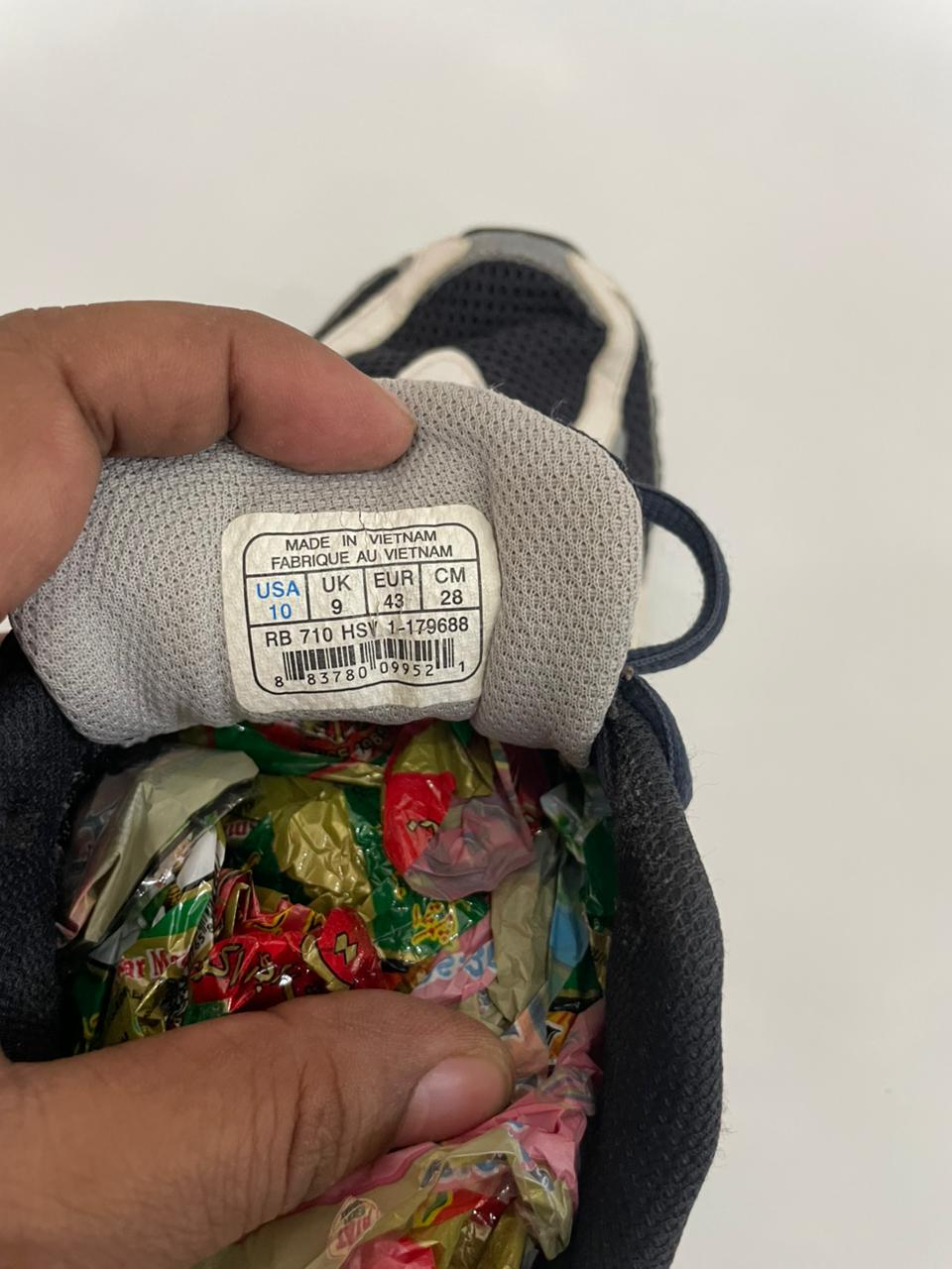 REEBOK BLACK-WHITE RUNNING SHOES