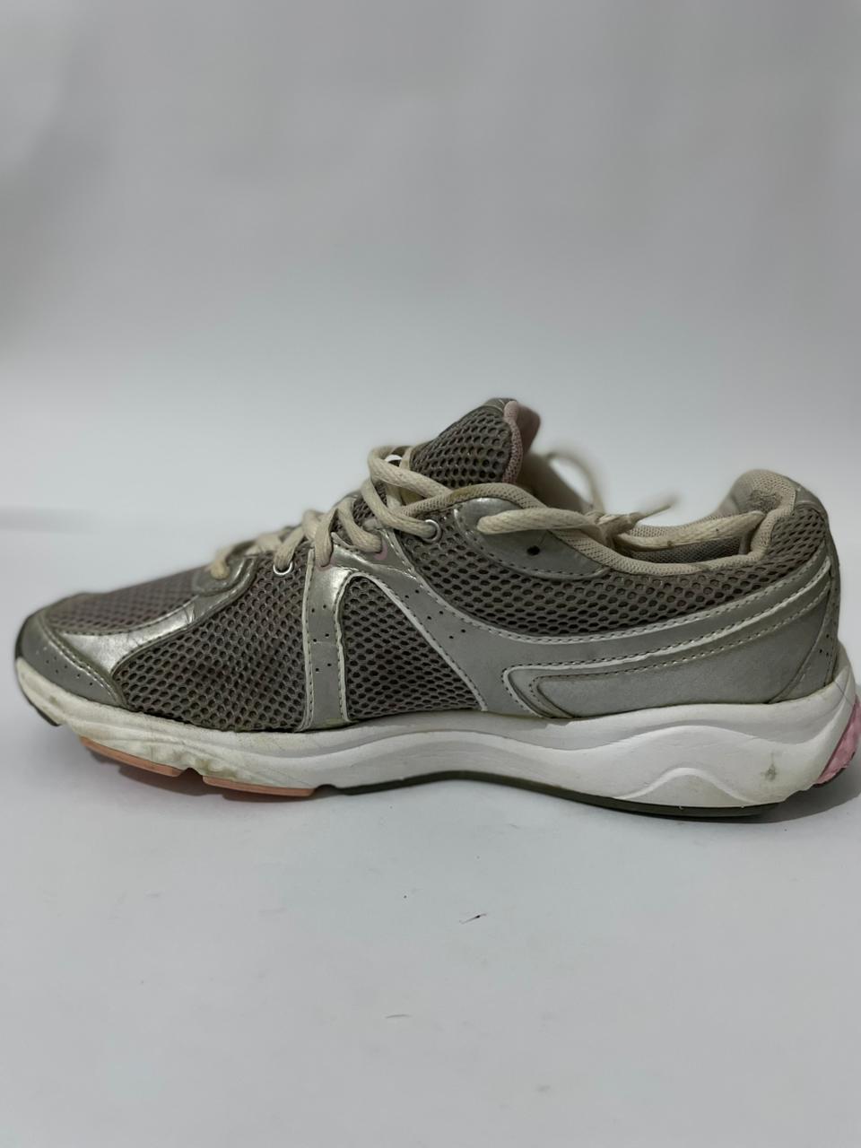 NEW BALANCE GREY  RUNNING SHOES