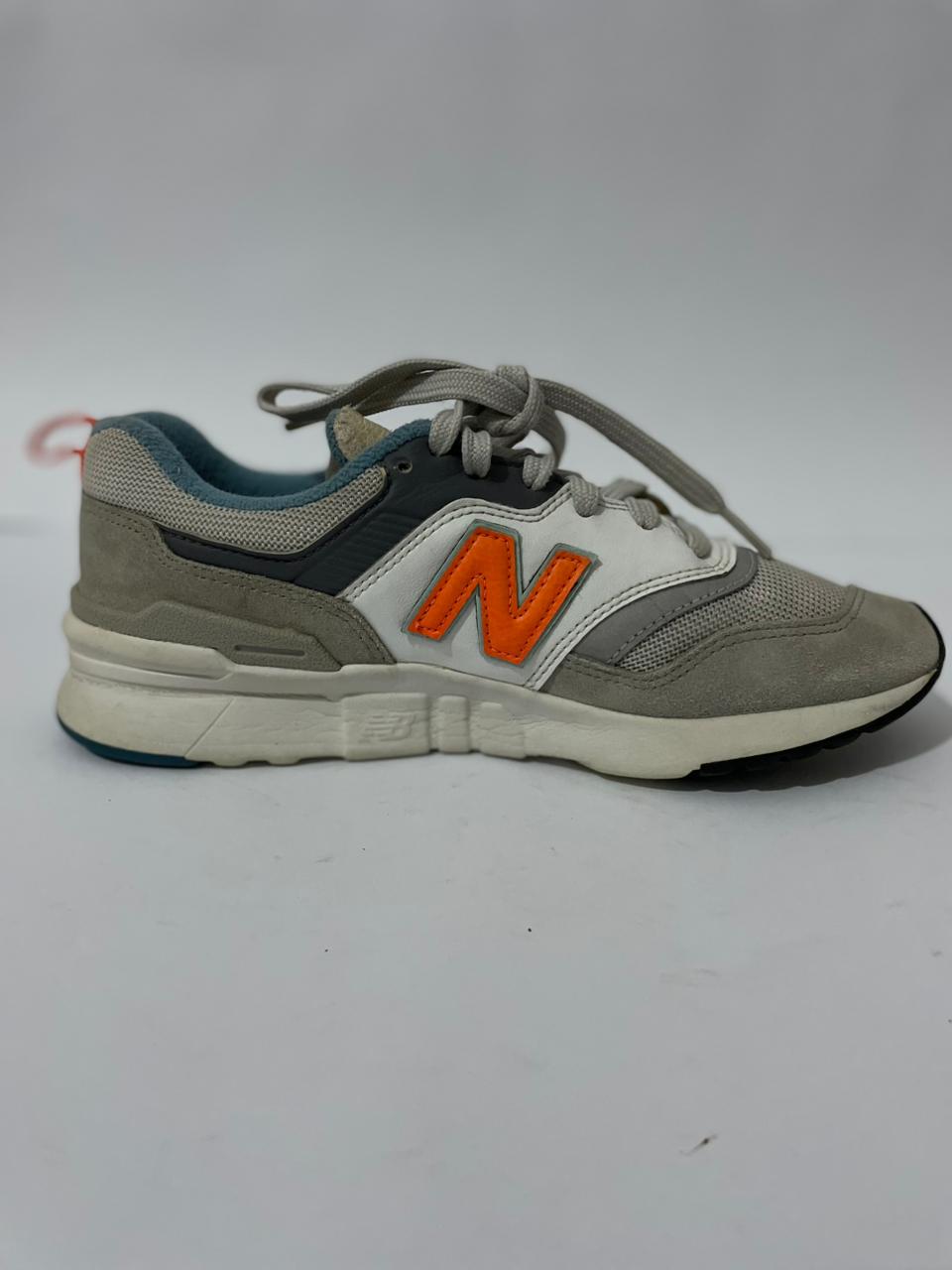 NEW BALANCE  GREY SNEAKER