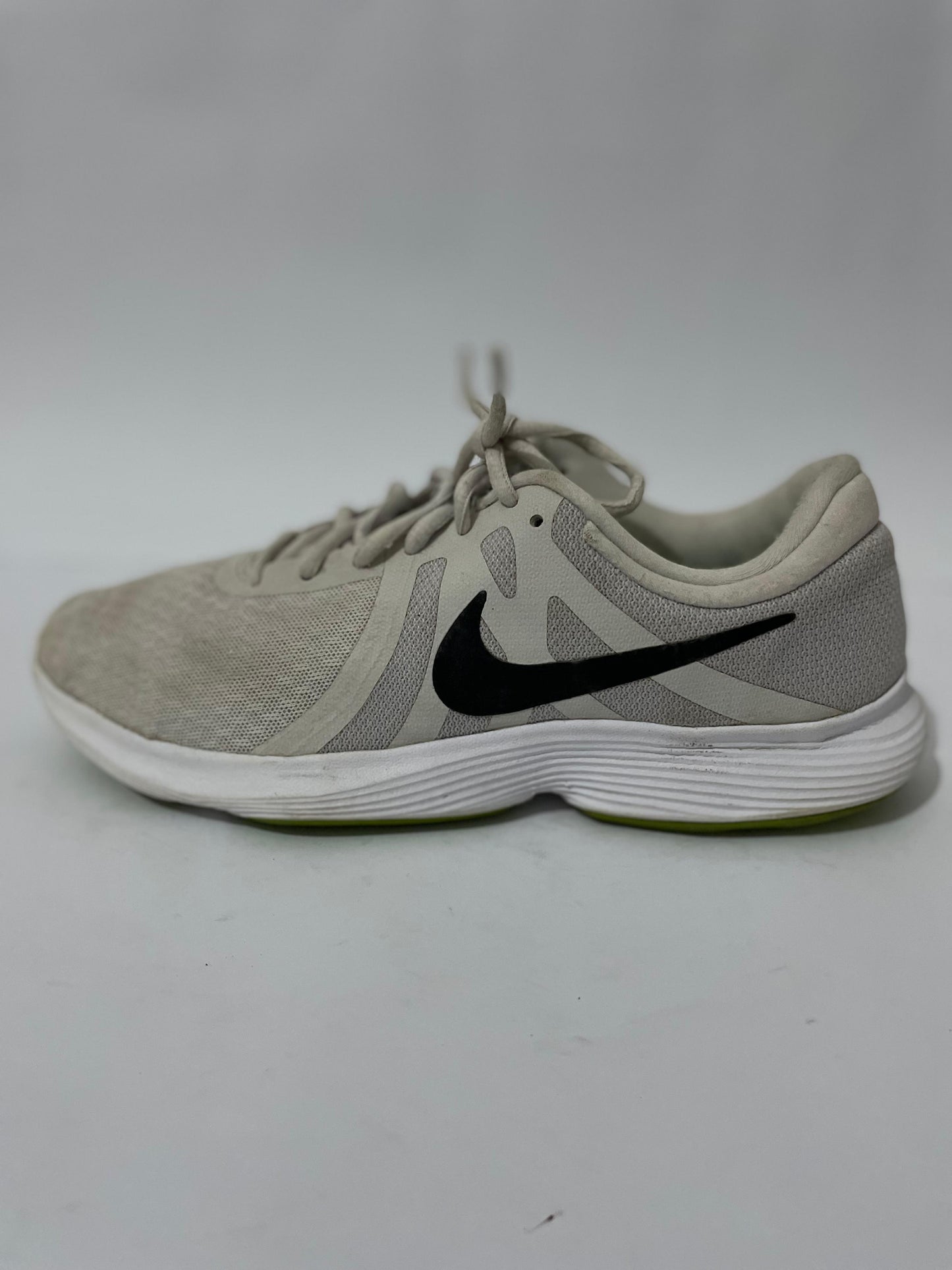 NIKE GREY-WHITE SNEAKER
