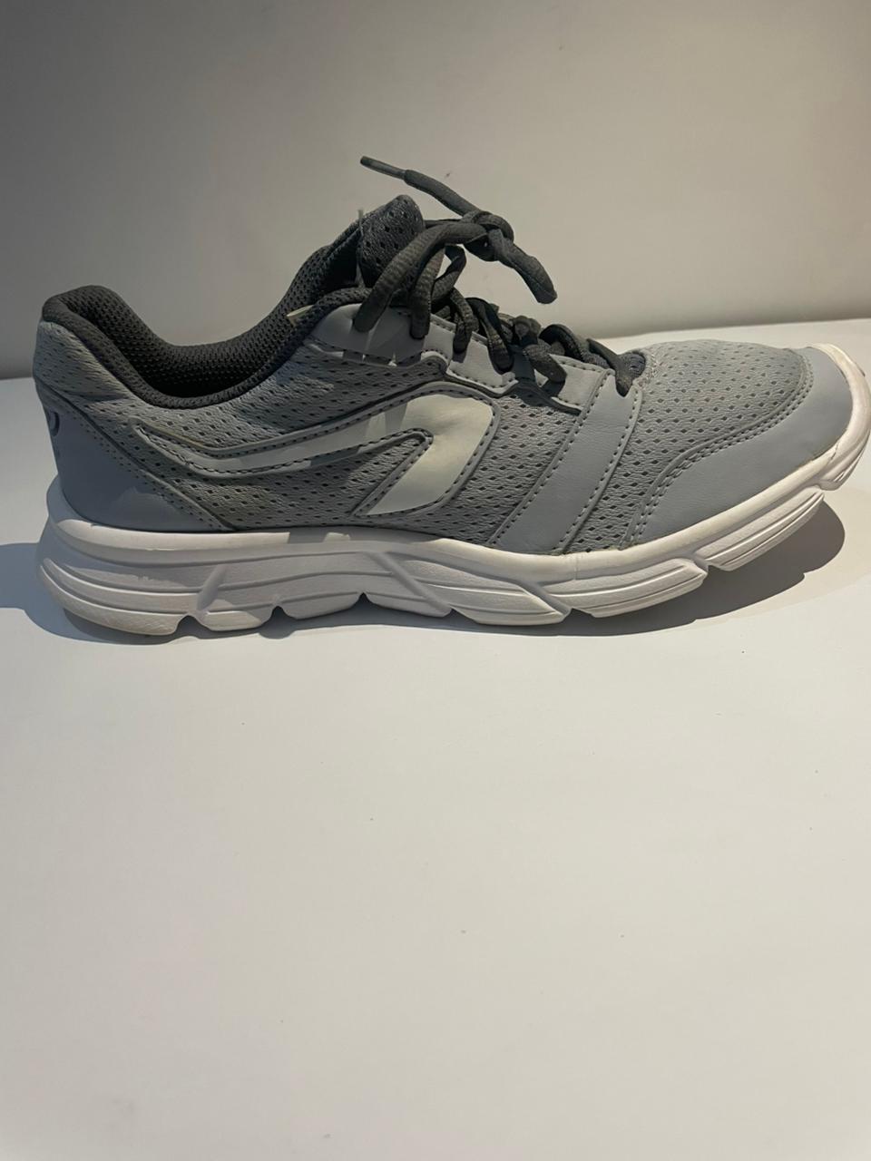 KALENJI GREY-WHITE RUNNING SHOES
