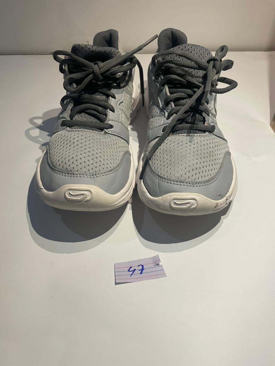 KALENJI GREY-WHITE RUNNING SHOES