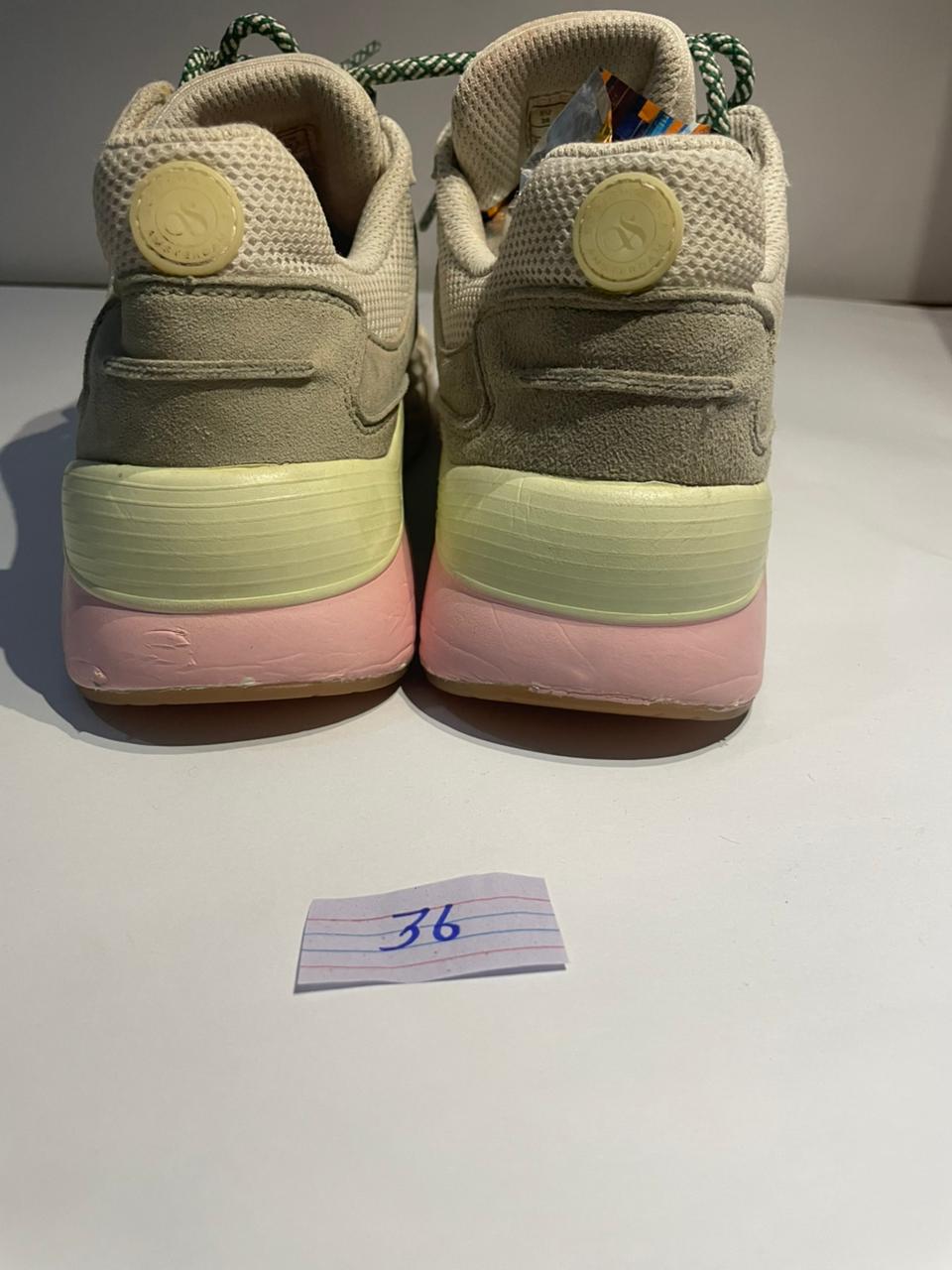 WOMENS RUNNING SHOES