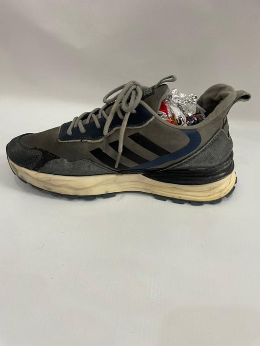 GREY BLACK RUNNING SHOES