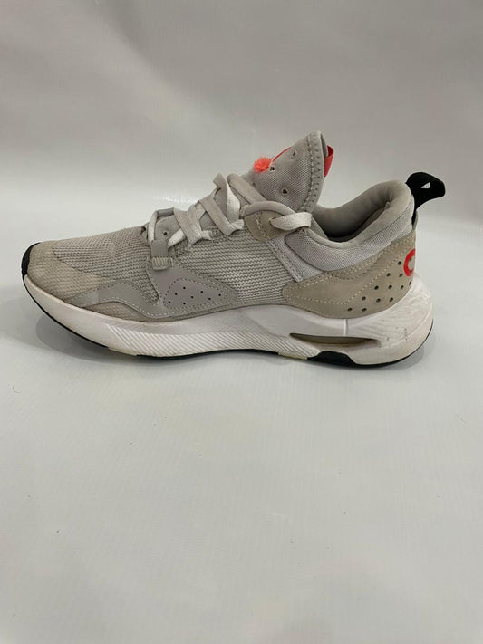 JORDAN GREY-WHITE SNEAKER