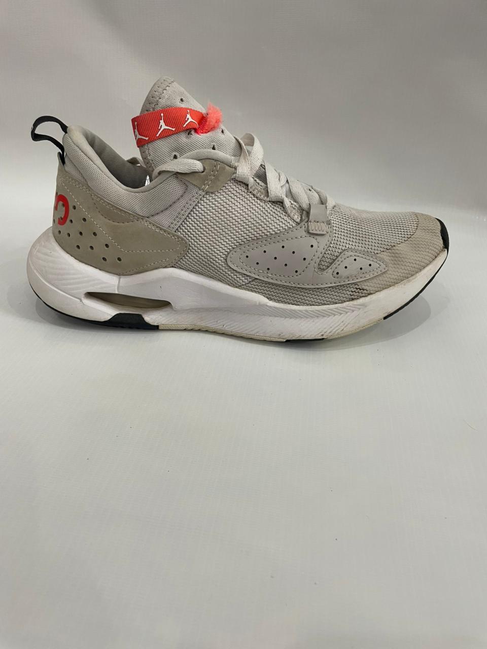 JORDAN GREY-WHITE SNEAKER