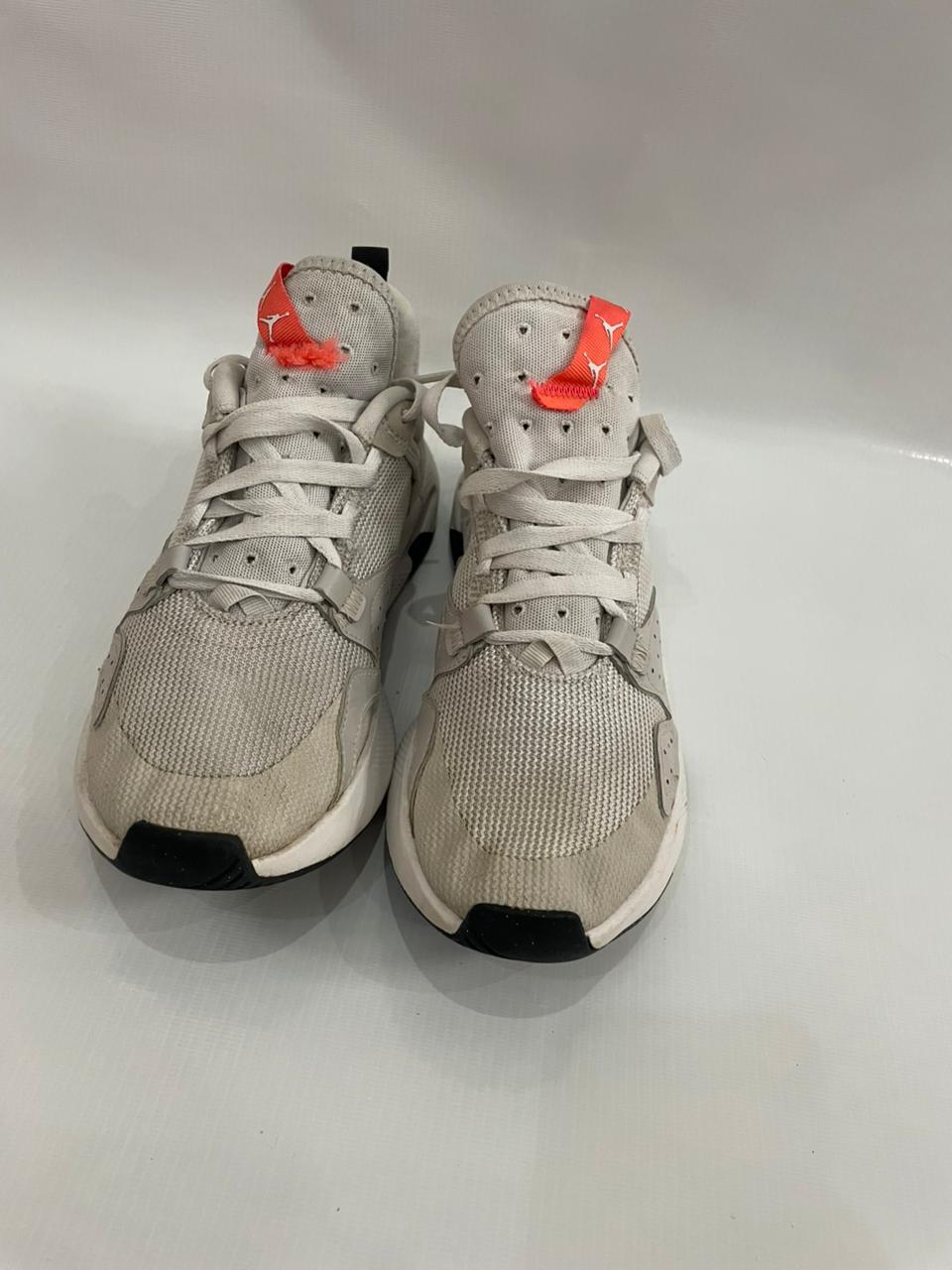 JORDAN GREY-WHITE SNEAKER