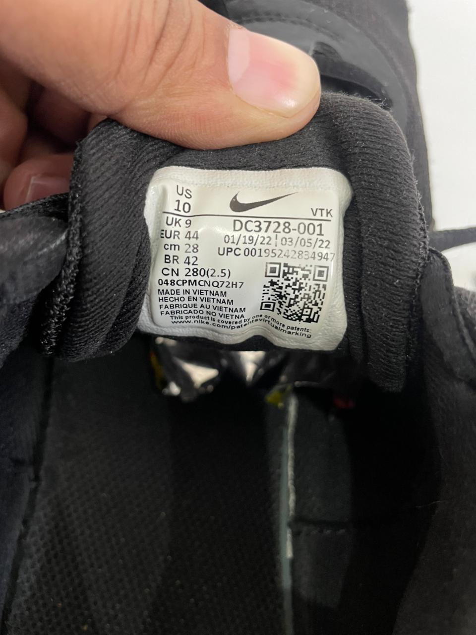 NIKE BLACK RUNNING SHOES