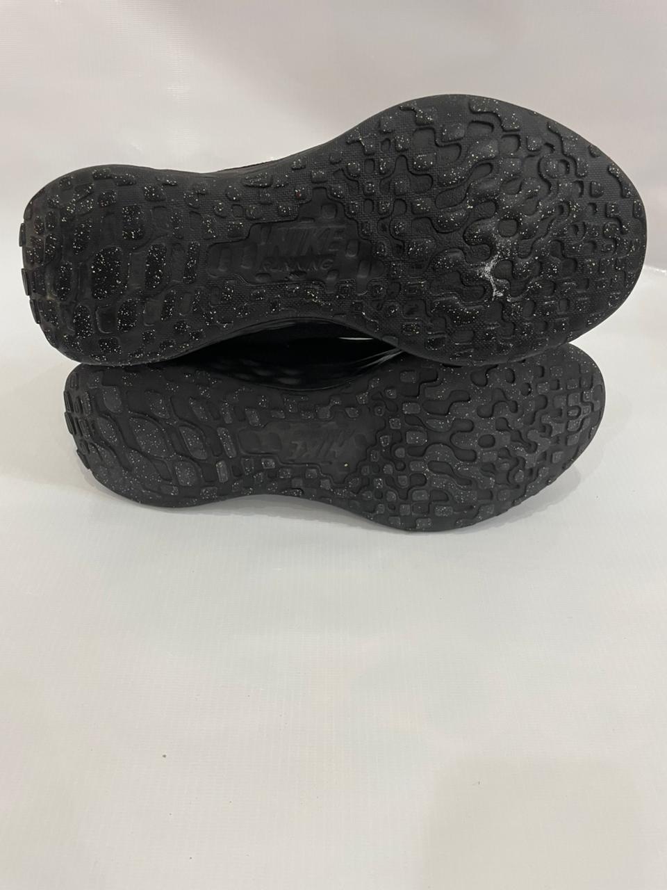 NIKE BLACK RUNNING SHOES