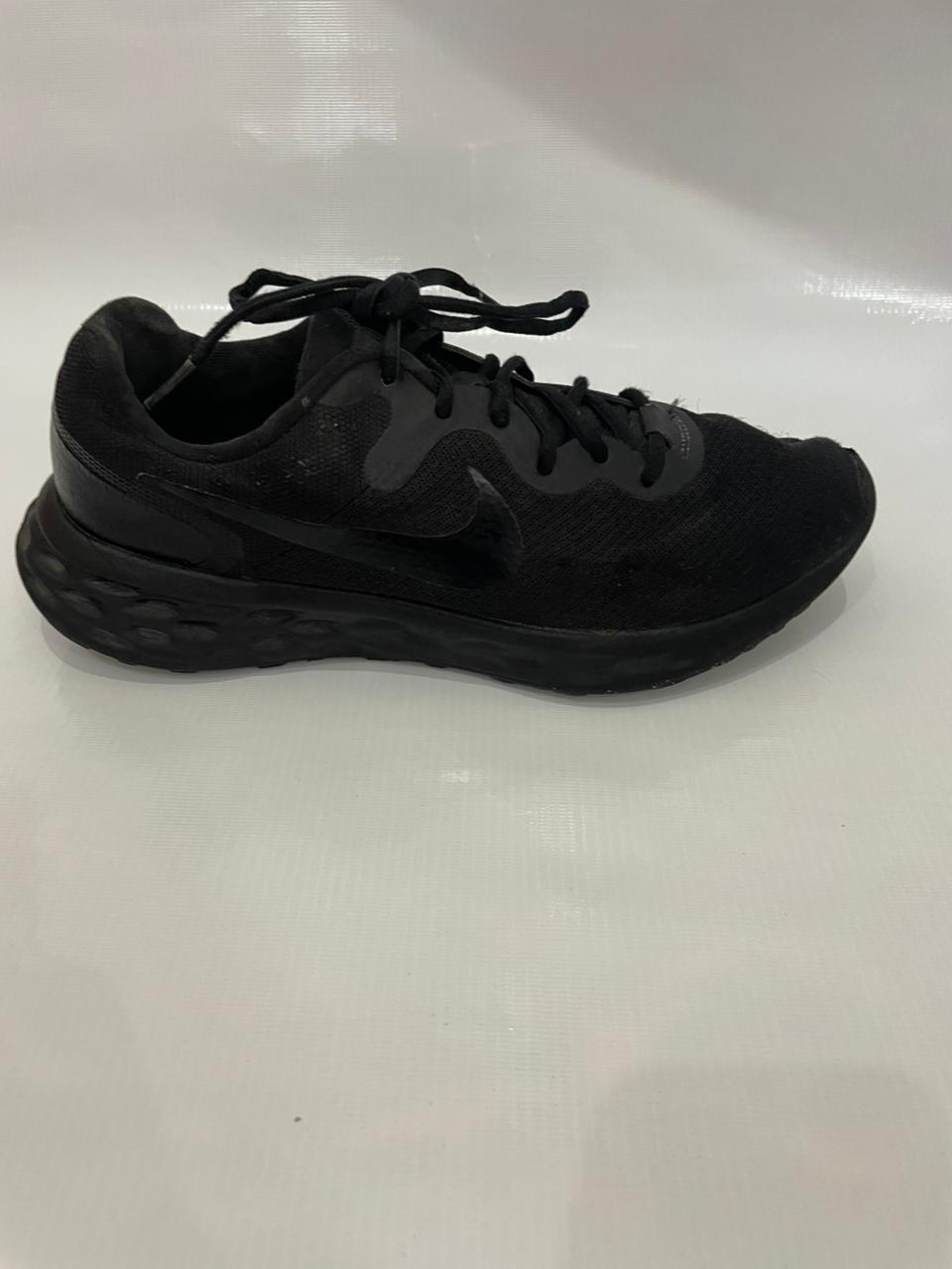NIKE BLACK RUNNING SHOES