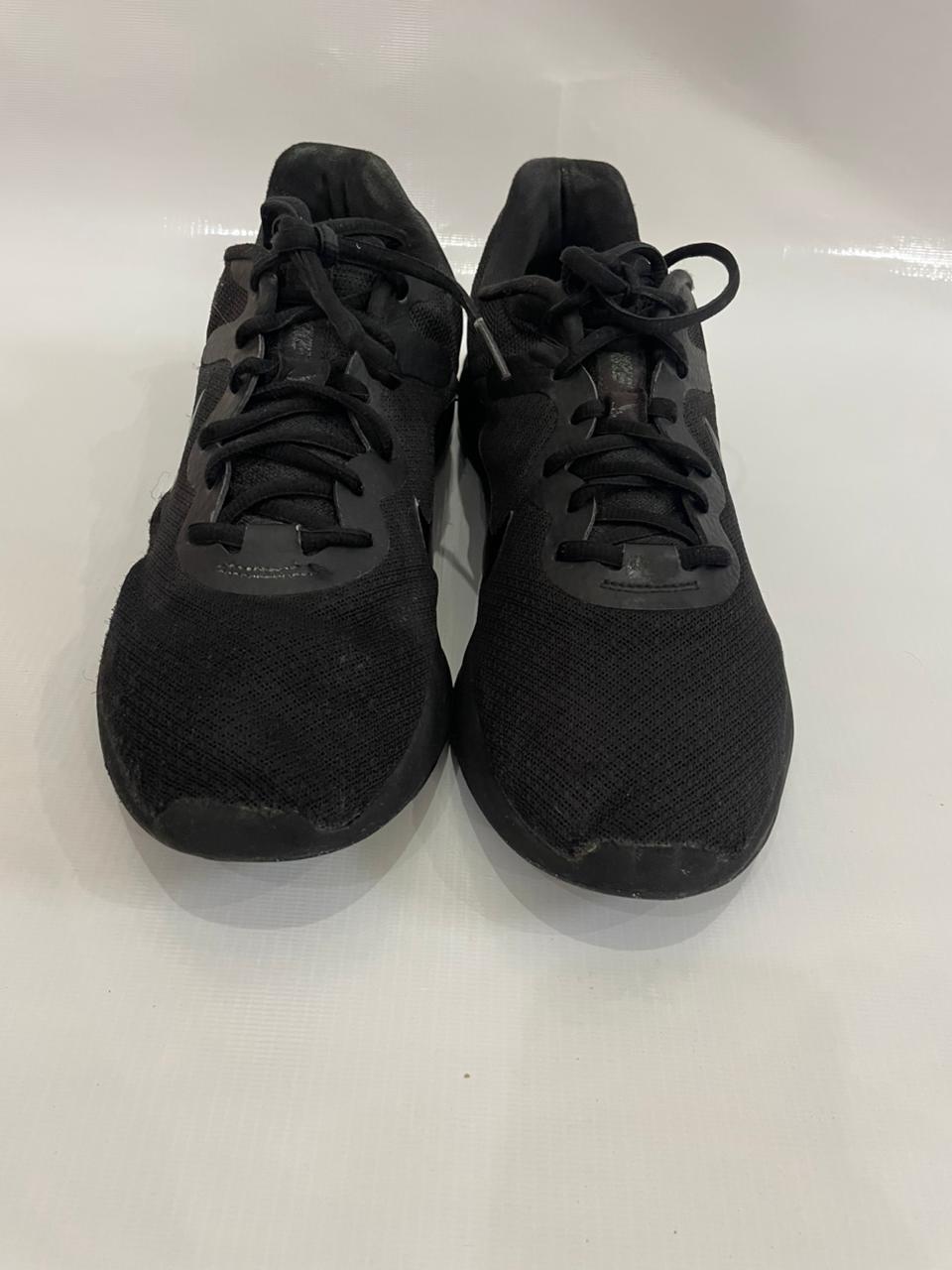 NIKE BLACK RUNNING SHOES