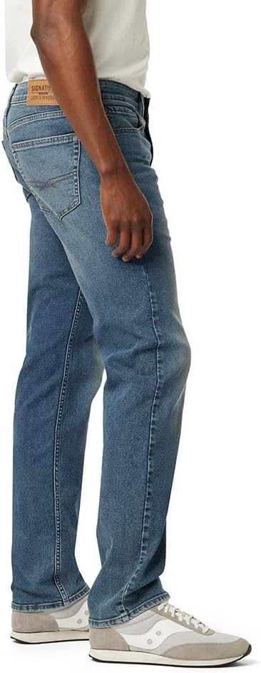 Levi's Strauss Signature (orignal denim) stretched straight & comfort-fit.