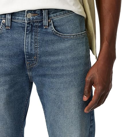 Levi's Strauss Signature (orignal denim) stretched straight & comfort-fit.